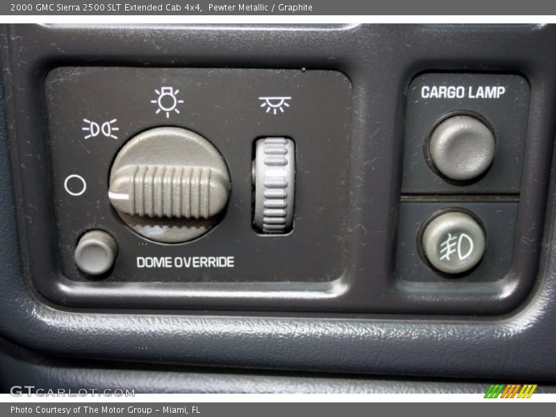 Controls of 2000 Sierra 2500 SLT Extended Cab 4x4