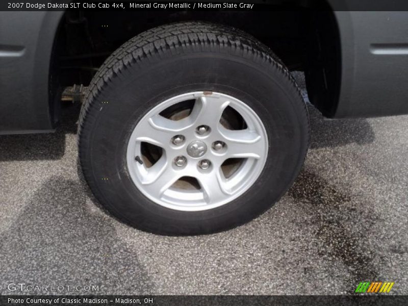 Mineral Gray Metallic / Medium Slate Gray 2007 Dodge Dakota SLT Club Cab 4x4