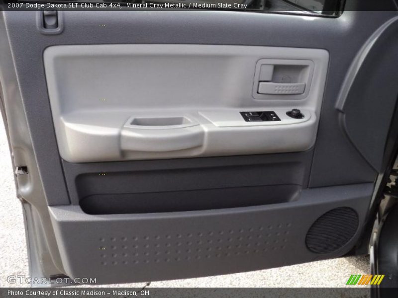 Door Panel of 2007 Dakota SLT Club Cab 4x4