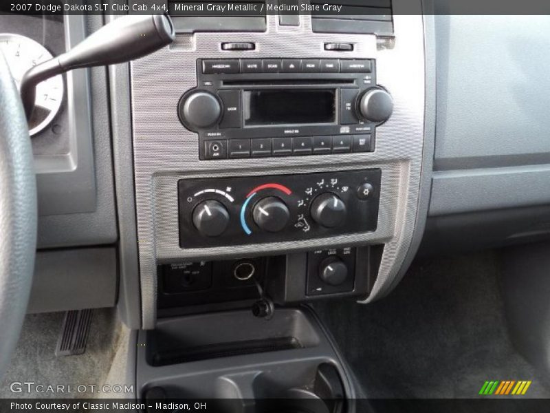 Controls of 2007 Dakota SLT Club Cab 4x4