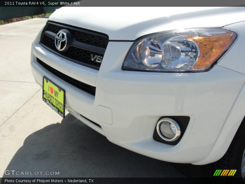 Super White / Ash 2011 Toyota RAV4 V6