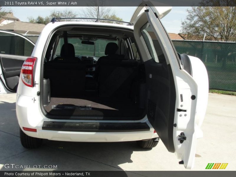 Super White / Ash 2011 Toyota RAV4 V6