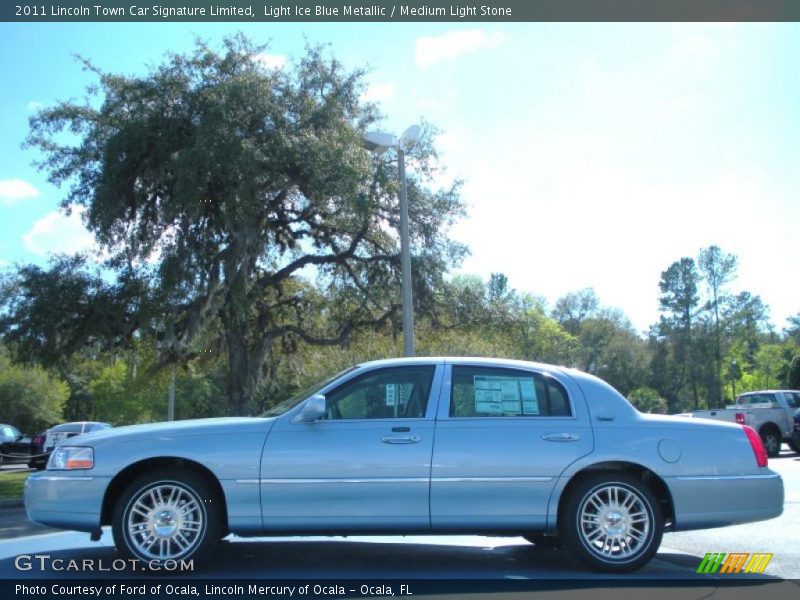 Light Ice Blue Metallic / Medium Light Stone 2011 Lincoln Town Car Signature Limited