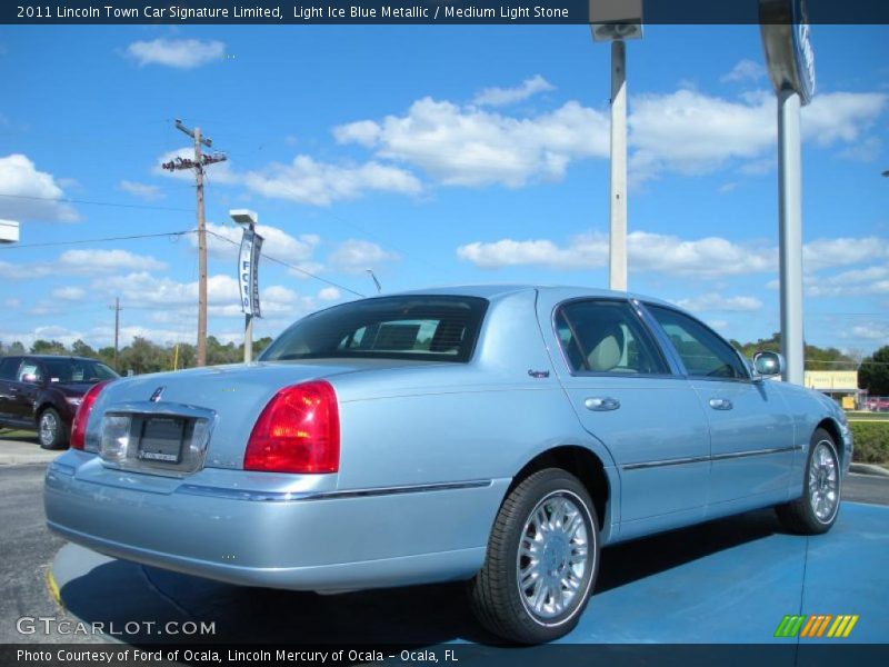  2011 Town Car Signature Limited Light Ice Blue Metallic