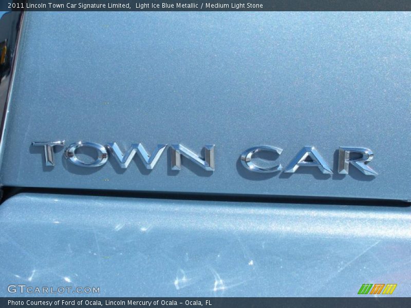  2011 Town Car Signature Limited Logo
