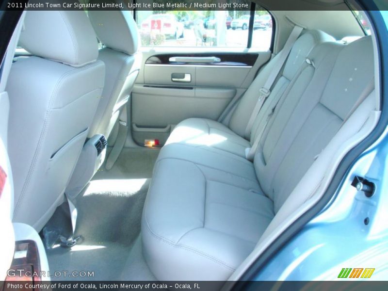  2011 Town Car Signature Limited Medium Light Stone Interior