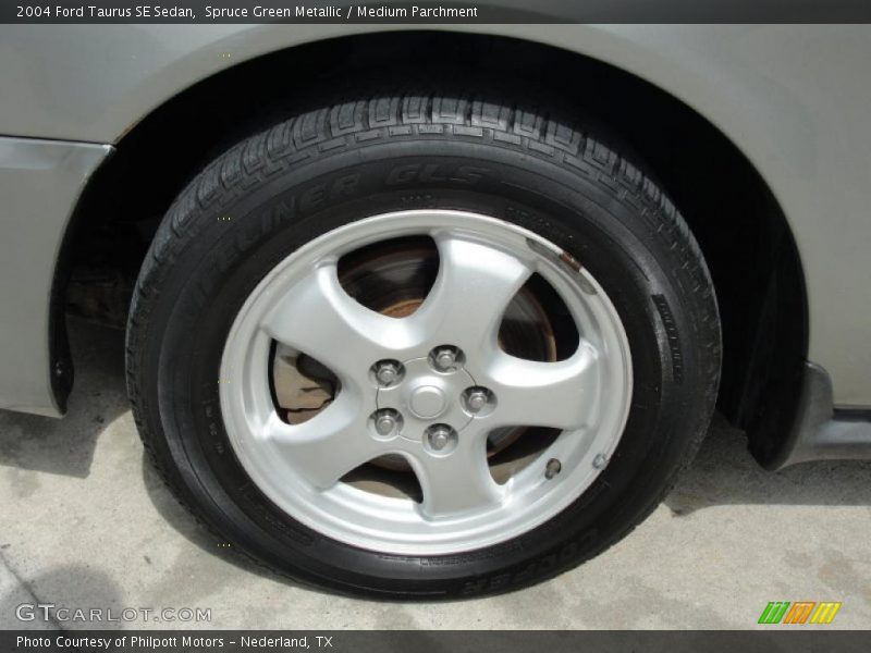  2004 Taurus SE Sedan Wheel