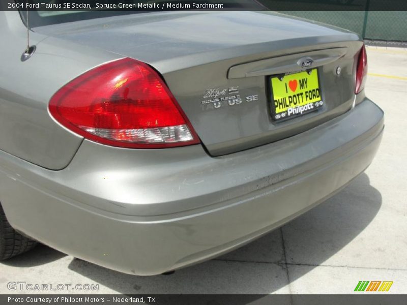 Spruce Green Metallic / Medium Parchment 2004 Ford Taurus SE Sedan