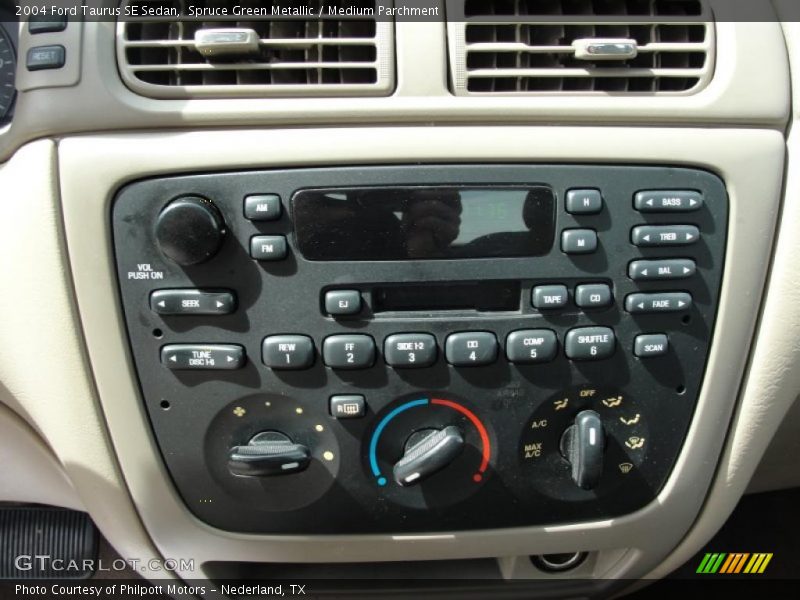 Controls of 2004 Taurus SE Sedan