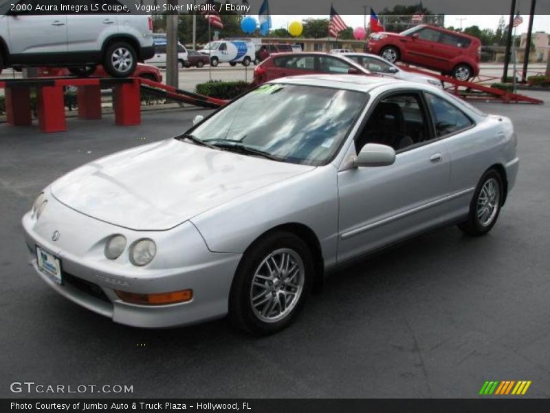 Front 3/4 View of 2000 Integra LS Coupe