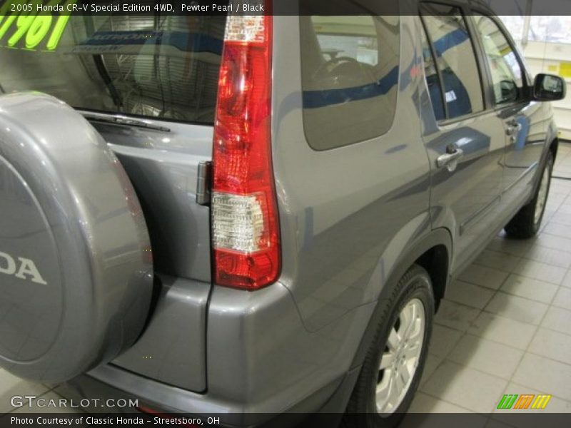Pewter Pearl / Black 2005 Honda CR-V Special Edition 4WD