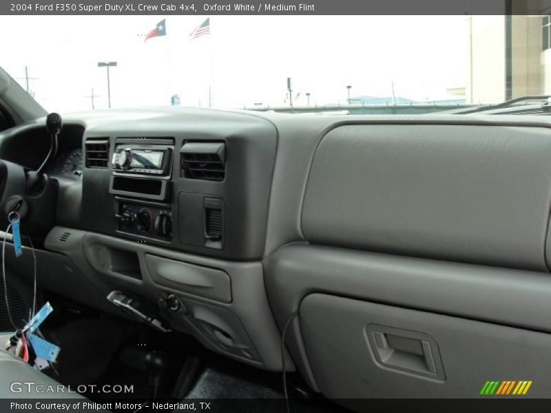 Oxford White / Medium Flint 2004 Ford F350 Super Duty XL Crew Cab 4x4