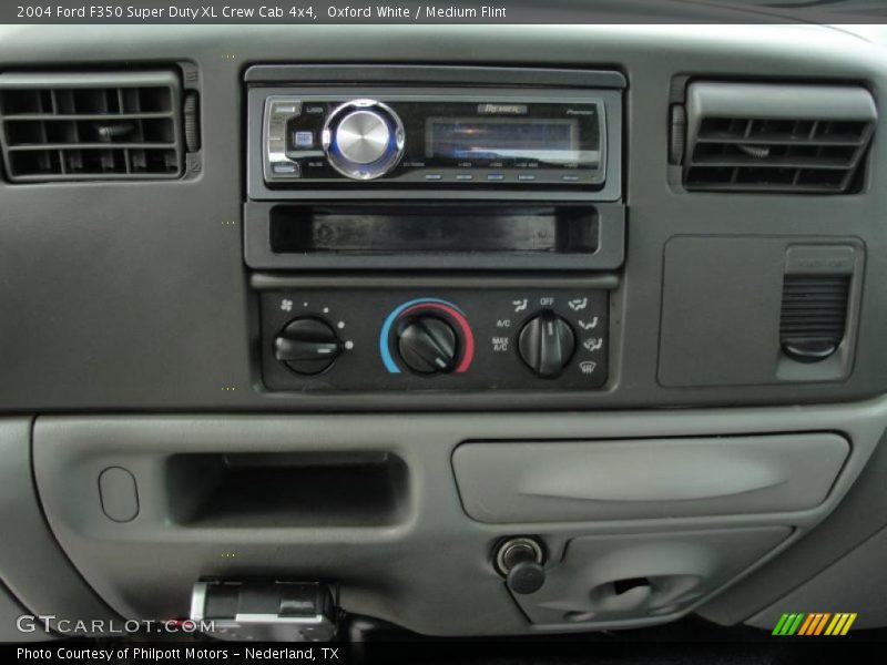 Oxford White / Medium Flint 2004 Ford F350 Super Duty XL Crew Cab 4x4