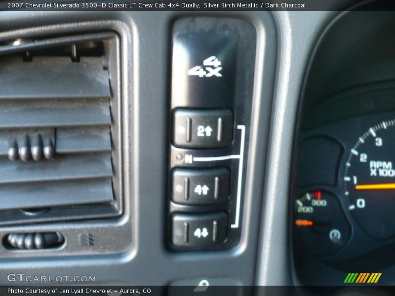 Controls of 2007 Silverado 3500HD Classic LT Crew Cab 4x4 Dually