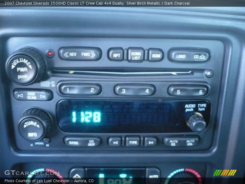 Controls of 2007 Silverado 3500HD Classic LT Crew Cab 4x4 Dually