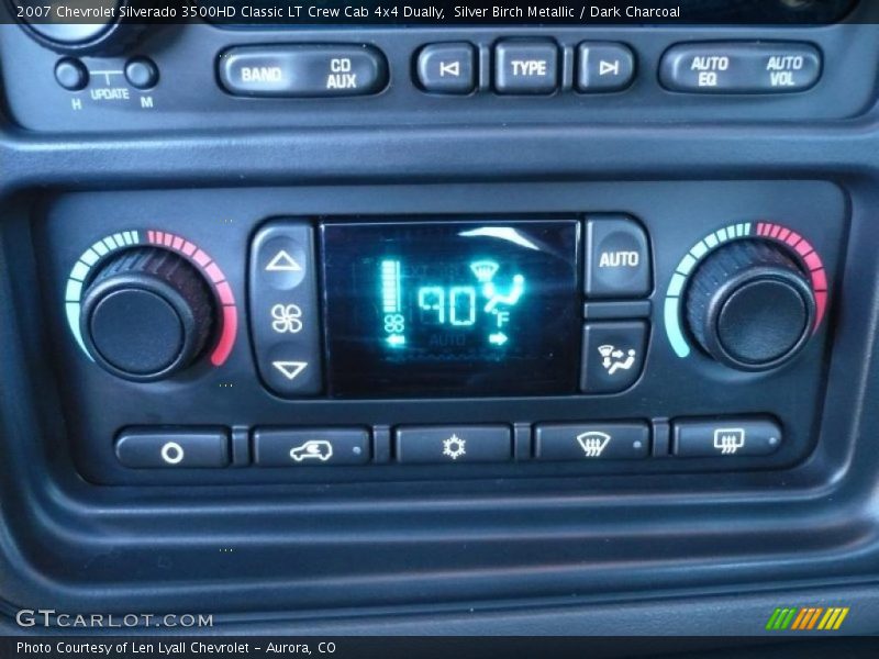 Controls of 2007 Silverado 3500HD Classic LT Crew Cab 4x4 Dually