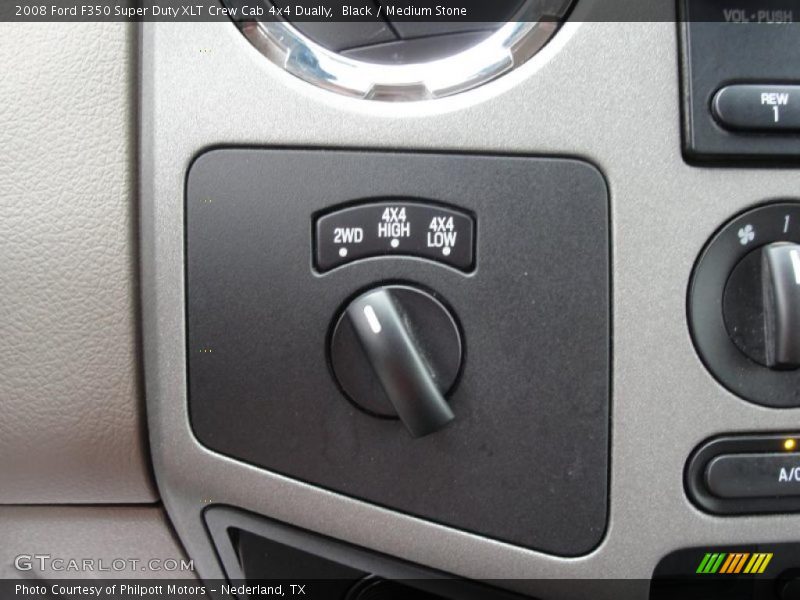 Controls of 2008 F350 Super Duty XLT Crew Cab 4x4 Dually