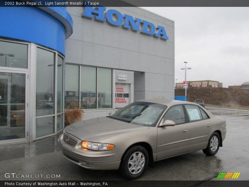 Light Sandrift Metallic / Taupe 2002 Buick Regal LS