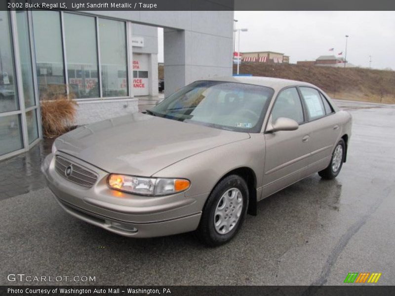 Front 3/4 View of 2002 Regal LS