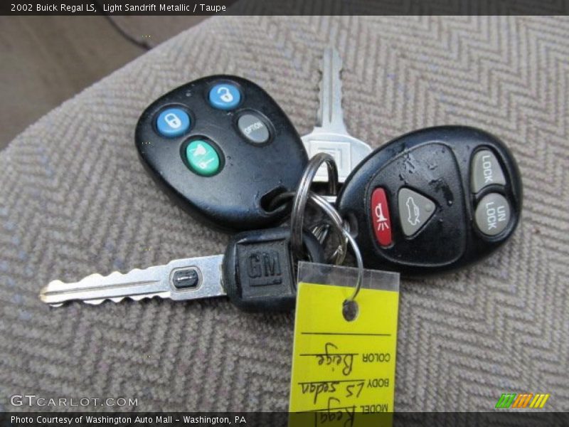 Light Sandrift Metallic / Taupe 2002 Buick Regal LS