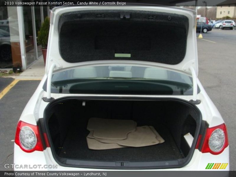 Candy White / Cornsilk Beige 2010 Volkswagen Passat Komfort Sedan