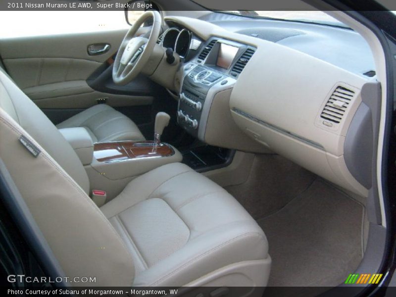 Dashboard of 2011 Murano LE AWD
