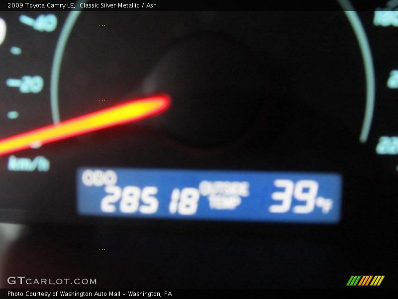 Classic Silver Metallic / Ash 2009 Toyota Camry LE