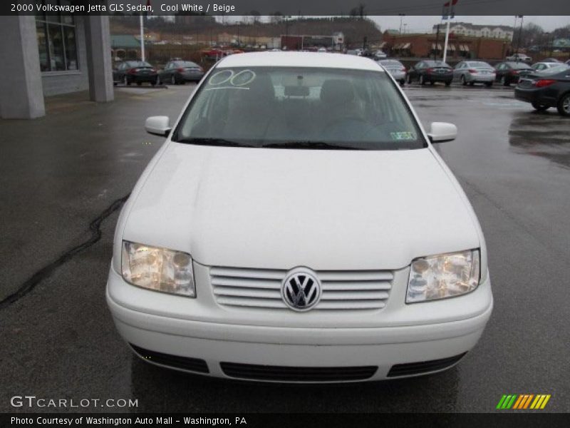Cool White / Beige 2000 Volkswagen Jetta GLS Sedan
