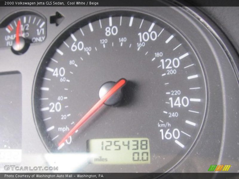 Cool White / Beige 2000 Volkswagen Jetta GLS Sedan