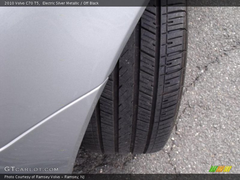 Electric Silver Metallic / Off Black 2010 Volvo C70 T5
