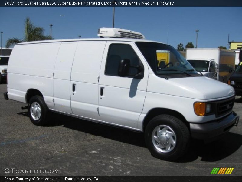 Front 3/4 View of 2007 E Series Van E350 Super Duty Refrigerated Cargo