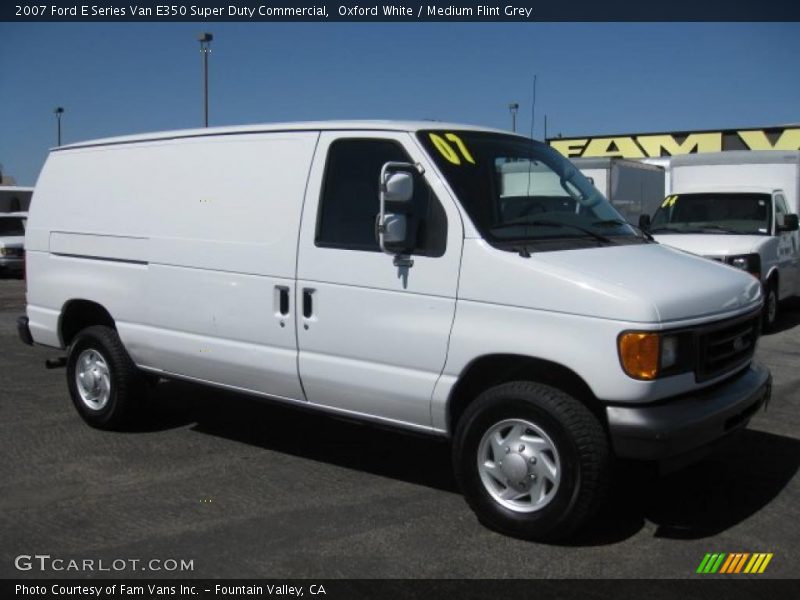 Front 3/4 View of 2007 E Series Van E350 Super Duty Commercial