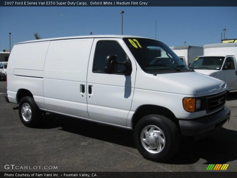 Front 3/4 View of 2007 E Series Van E350 Super Duty Cargo