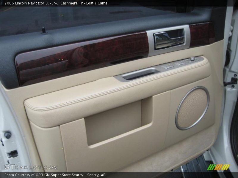 Cashmere Tri-Coat / Camel 2006 Lincoln Navigator Luxury