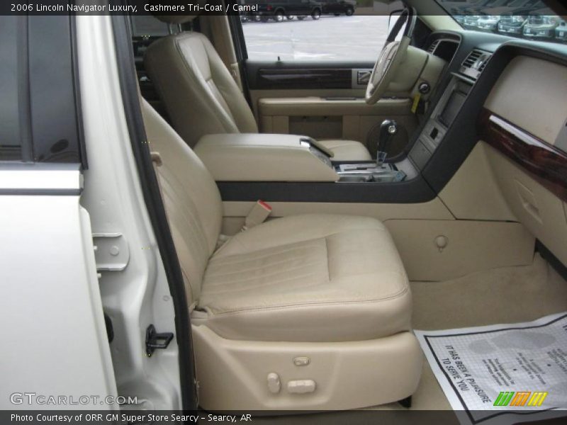 Cashmere Tri-Coat / Camel 2006 Lincoln Navigator Luxury