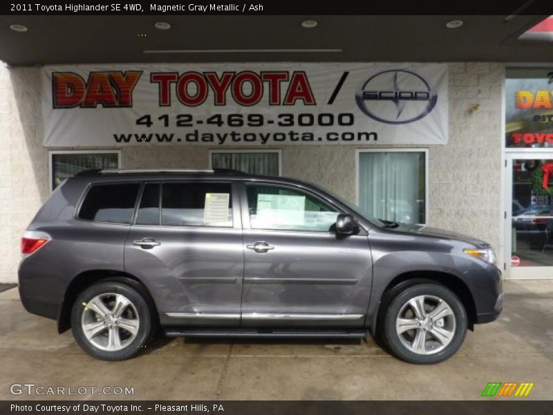 Magnetic Gray Metallic / Ash 2011 Toyota Highlander SE 4WD