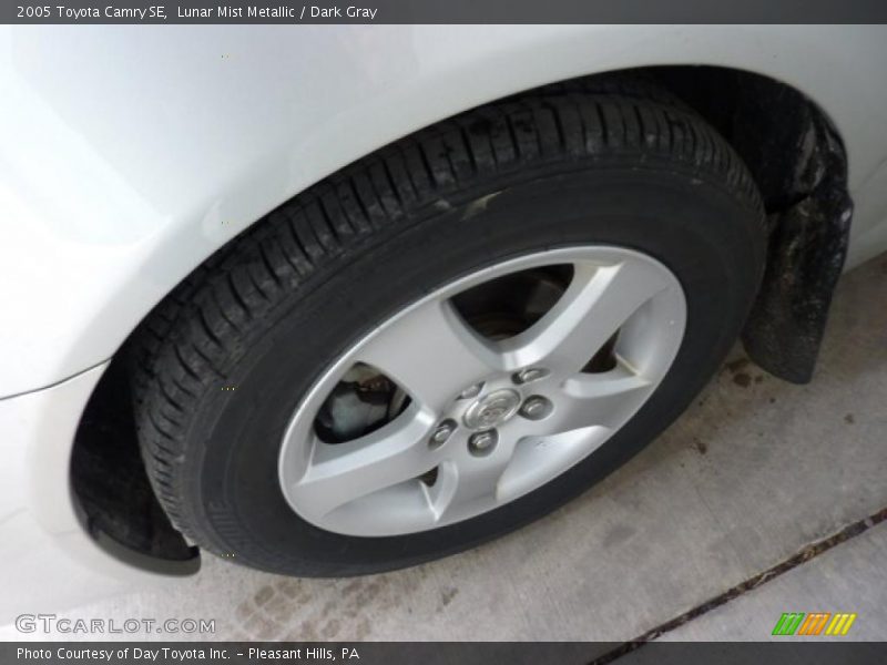 Lunar Mist Metallic / Dark Gray 2005 Toyota Camry SE