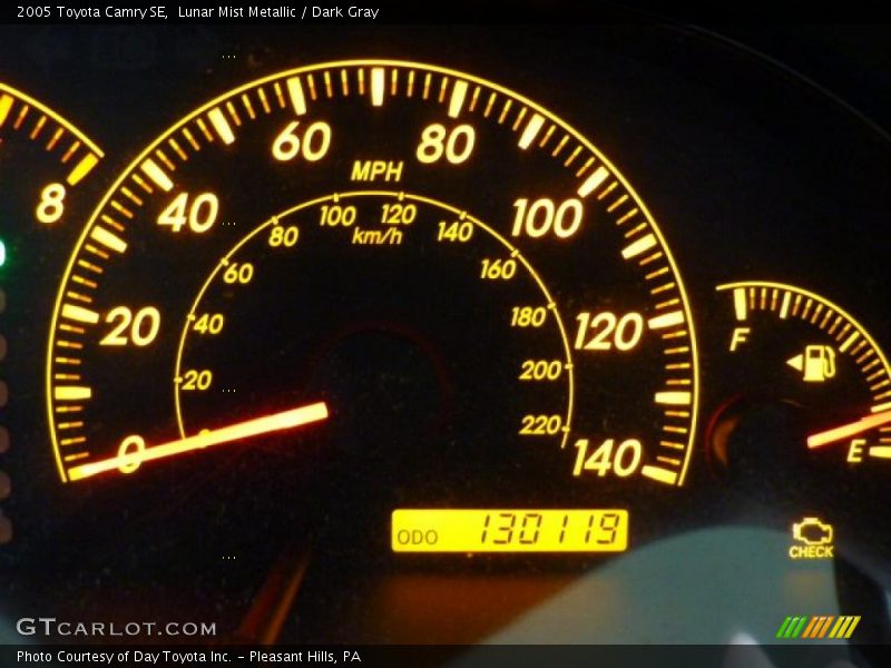 Lunar Mist Metallic / Dark Gray 2005 Toyota Camry SE