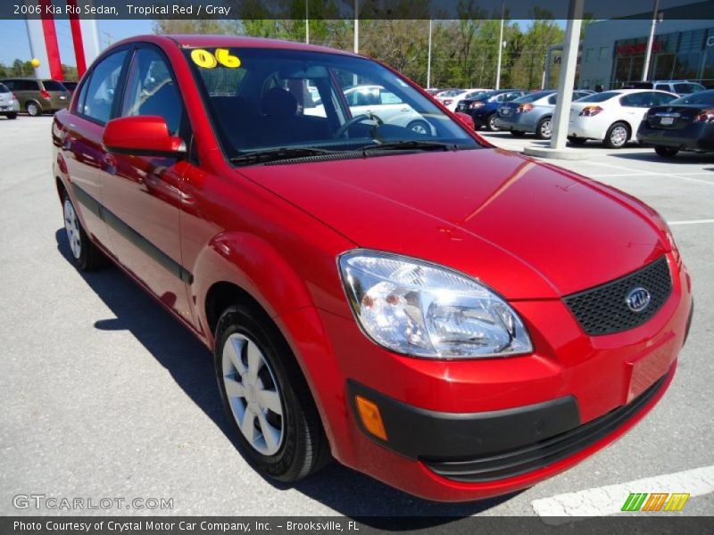 Front 3/4 View of 2006 Rio Sedan