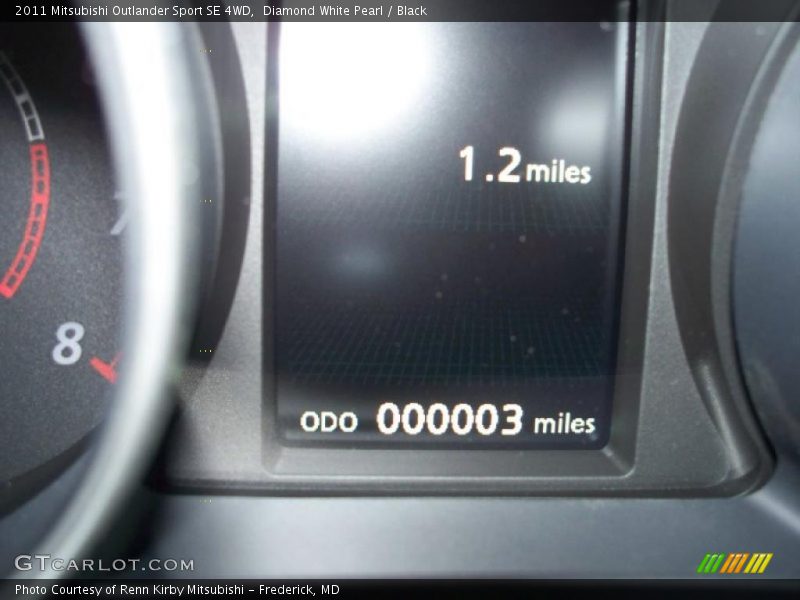 Diamond White Pearl / Black 2011 Mitsubishi Outlander Sport SE 4WD