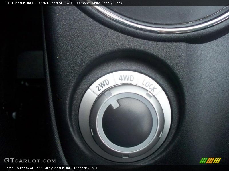 Diamond White Pearl / Black 2011 Mitsubishi Outlander Sport SE 4WD
