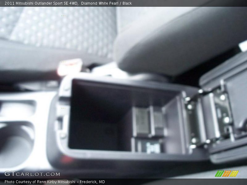 Diamond White Pearl / Black 2011 Mitsubishi Outlander Sport SE 4WD