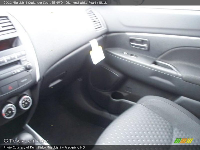 Diamond White Pearl / Black 2011 Mitsubishi Outlander Sport SE 4WD