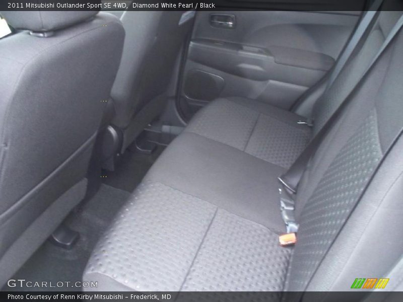 Diamond White Pearl / Black 2011 Mitsubishi Outlander Sport SE 4WD