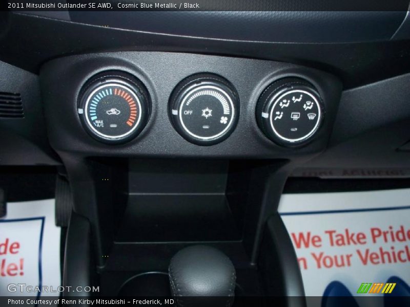 Controls of 2011 Outlander SE AWD