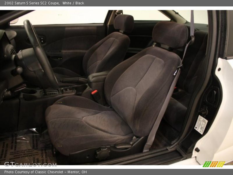 White / Black 2002 Saturn S Series SC2 Coupe