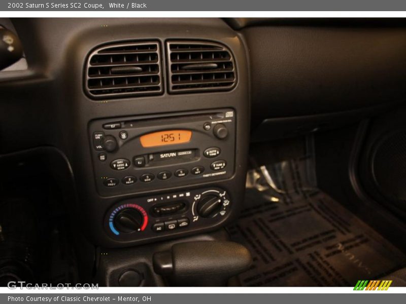 White / Black 2002 Saturn S Series SC2 Coupe