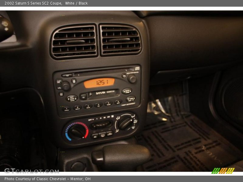 White / Black 2002 Saturn S Series SC2 Coupe