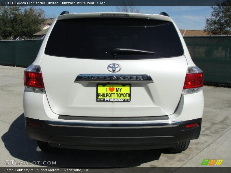 Blizzard White Pearl / Ash 2011 Toyota Highlander Limited