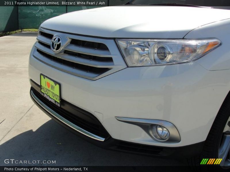Blizzard White Pearl / Ash 2011 Toyota Highlander Limited